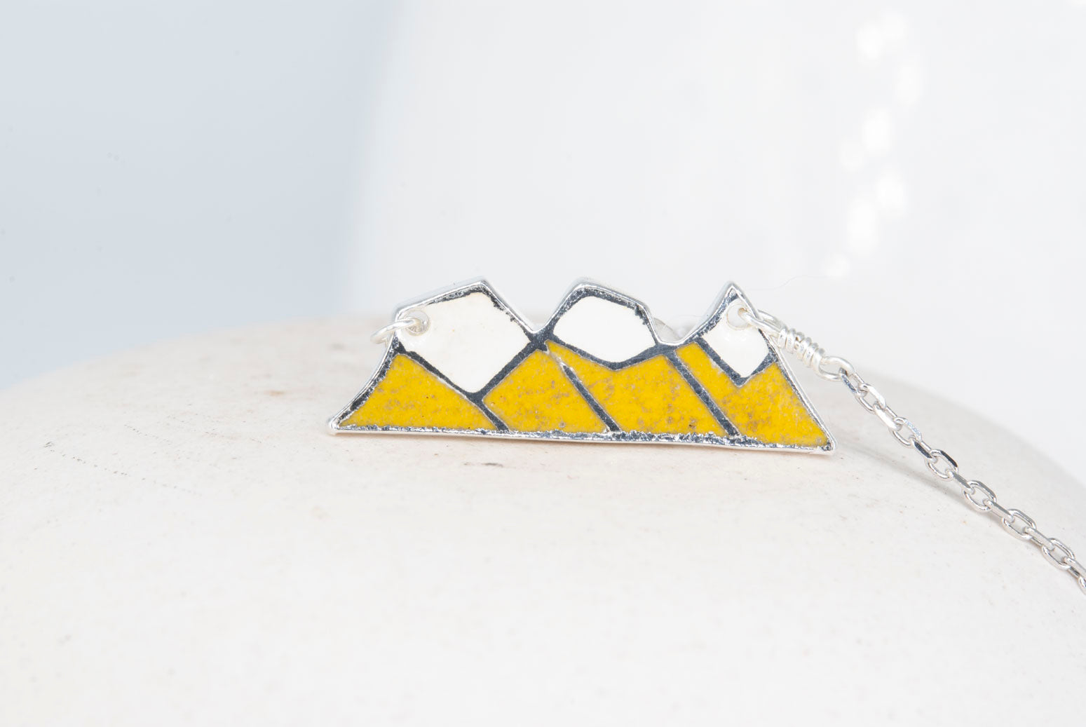Three Sisters Mountain Necklace - Ginster Yellow